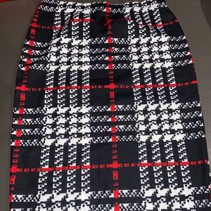 Plaid pencil skirt super cute